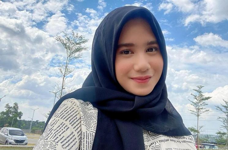Tissa Biani memakai hijab. (Instagram/tissabiani)