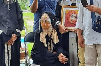 Putri Ungkap Kebiasaan Almarhumah Asmiar Yahya: Ibadah Umrah Tiap Tahun