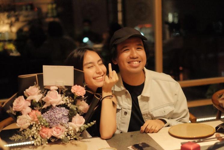 Joshua Suherman dan Clairine Clay lamaran. (Instagram/jojosuherman)