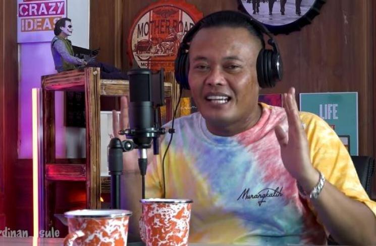 Sule ngobrol sama Ikang Fawzi. (Youtube/SuleChannel)