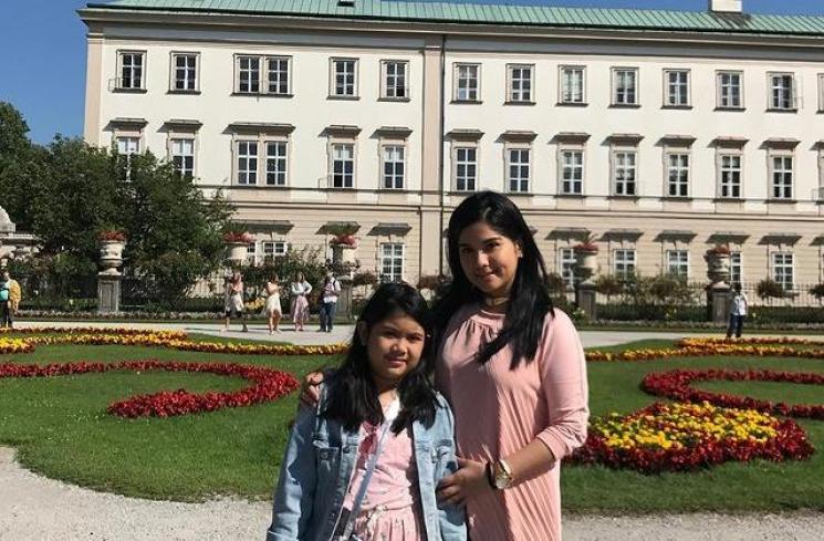 Annisa Pohan dan putrinya, Almira atau Aira. (Instagram/@annisayudhoyono)