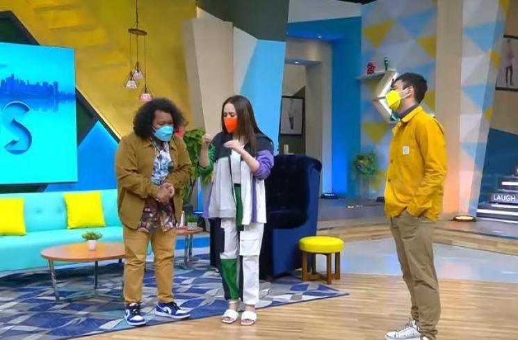 Kebiasaan Nagita Slavina di warung. (Youtube/Trans7Official)
