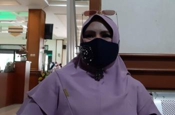 Anak Kiwil Jadi Driver Ojol, Rochimah Ciumi Uang Hasil Pertama Ngojek