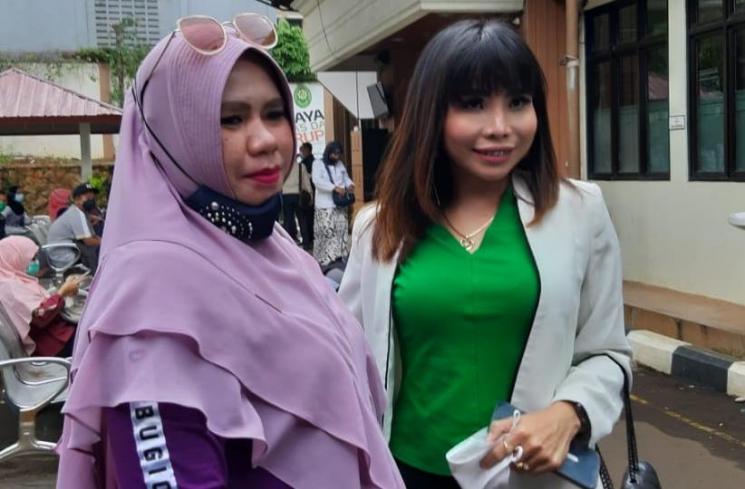 Rochimah bersama Eva Belisima. (Matamata.com/Herwanto)