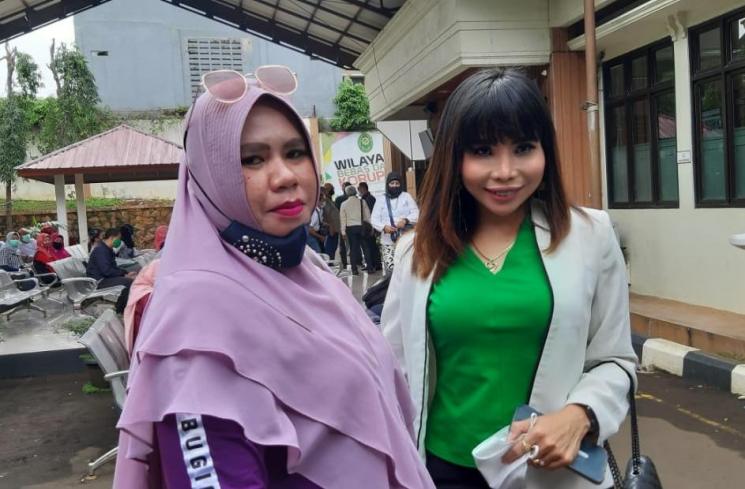 Rochimah bersama Eva Belisima. (Matamata.com/Herwanto)
