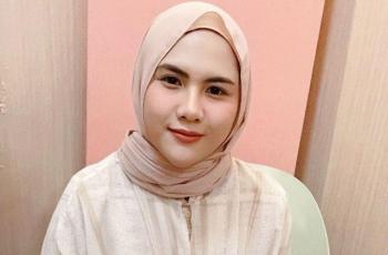Sempat Pakai Hijab, Evelin Nada Anjani Lepas Lagi: Dibawa Santai Aja!