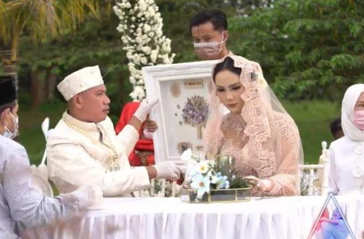 Mahar Vicky Prasetyo buat Kalina Ocktaranny. (Youtube/VickyPrasetyoEntertainment)
