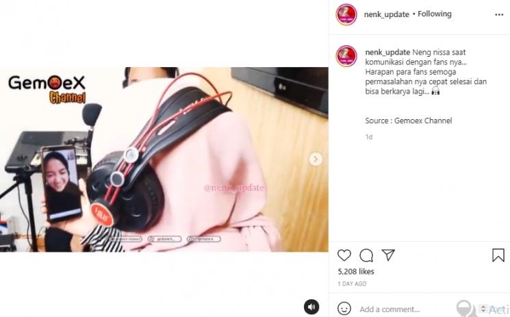 Nissa Sabyan saat sapa fans (Instagram.com)
