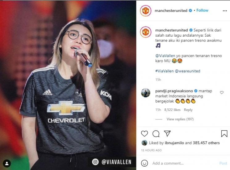 Manchester United unggah foto Via Vallen. (Instagram/manchesterunited)
