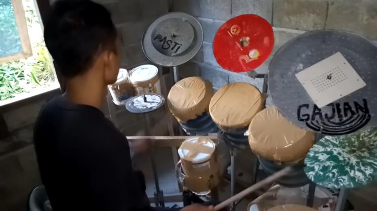 Mike Portnoy Kagumi Drummer Indonesia. (YouTube/Deden Noy)