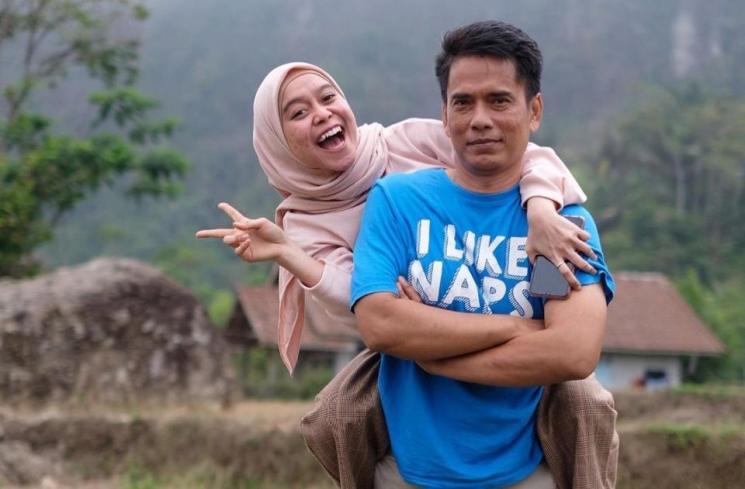 Lesti Kejora bersama ayahnya. (Instagram/lestykejora)