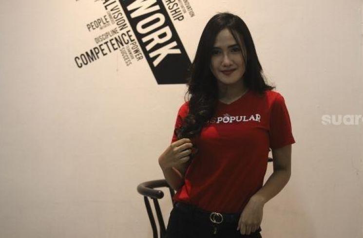 Peserta finalis Miss Popular 2021 season 1, Adinda Zara Latifa. [Suara.com/Angga Budhiyanto]
