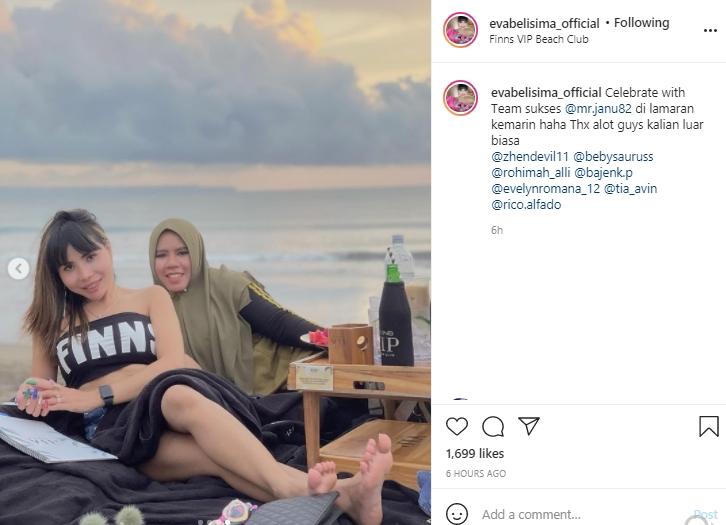 Eva Belisima nongkrong di Bali bareng Rochimah (Instagram.com)