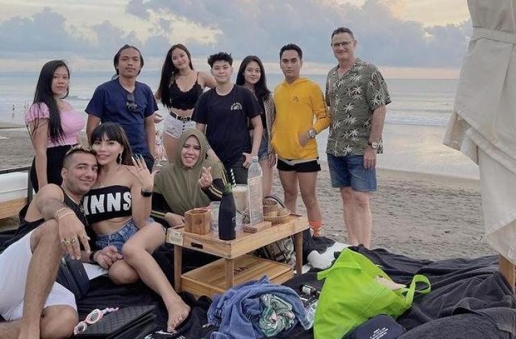 Rochimah - Eva Belisima liburan bareng. (Instagram/@evabelisima_official)
