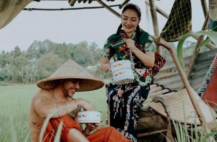 Siti Badriah dan suami. (Instagram/sitibadriahh)
