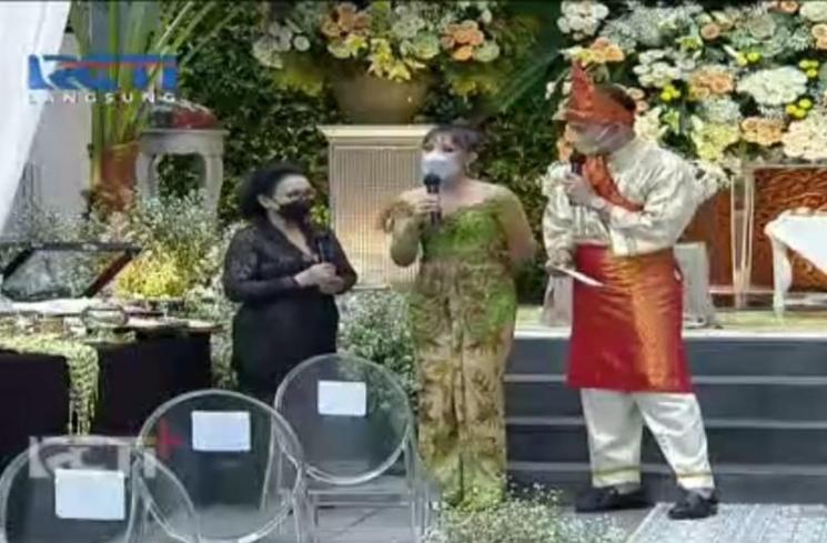 Proses siraman Aurel (sumber: streaming RCTI plus).