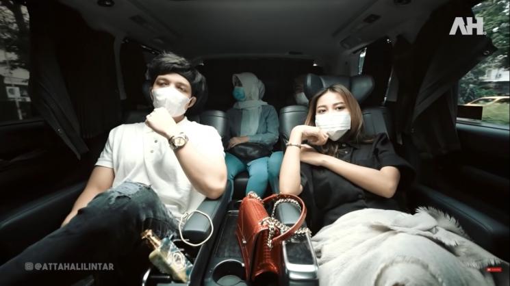 Atta Halilintar dan Aurel Hermansyah ke dokter kandungan. (YouTube/Atta Halilintar)
