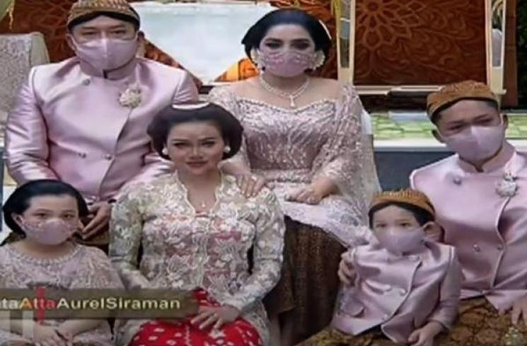 Momen siraman Aurel Hermansyah. (Vidio/RCTI)
