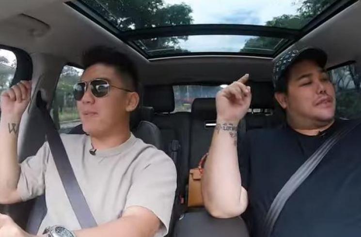 Ivan Gunawan tolak cinta Ayu Ting Ting. (Youtube/BoyWilliam)