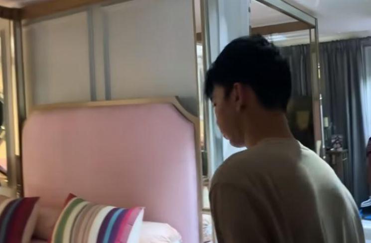 Kamar Nagita Slavina sejak remaja di rumah Rieta Amilia. (Youtube/RietaAmilia)