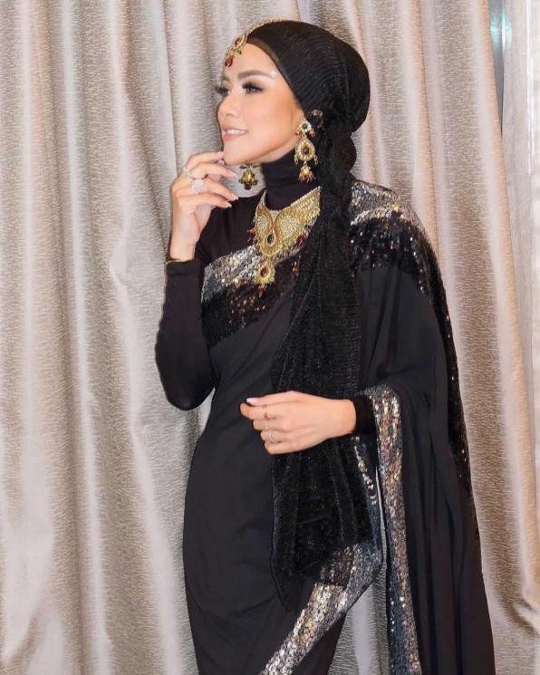 Olla Ramlan di Henna Night Aurel Hermansyah. (Instagram/ollaramlanaufar)