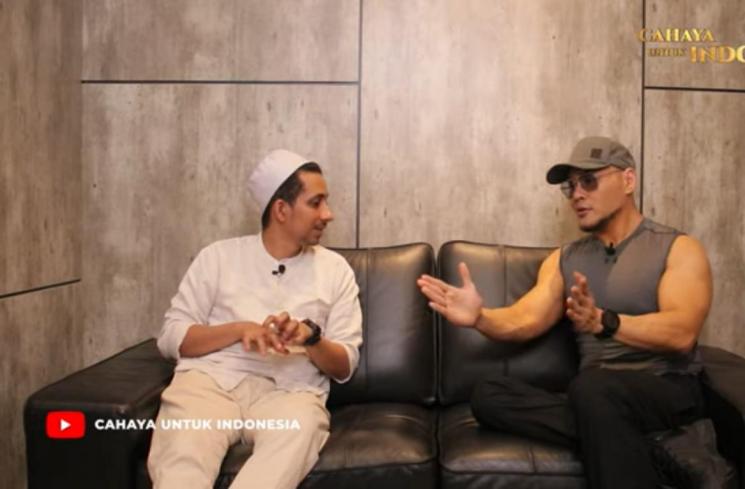 Deddy Corbuzier. (YouTube/CAHAYA UNTUK INDONESIA)