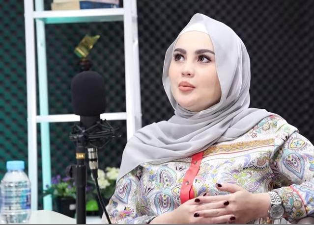 Jennifer Dunn saat diwawancara Sanjay Mulani (Youtube.com)