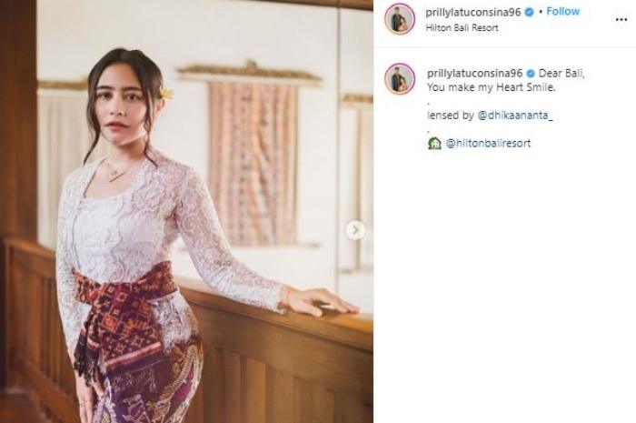 Prilly Latuconsina pakai kebaya Bali. (Instagram/@prillylatuconsina96)
