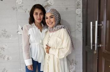 Beri Kejutan Ultah untuk Ibu, Wajah Ayu Ting Ting Tanpa Makeup Bikin Salfok