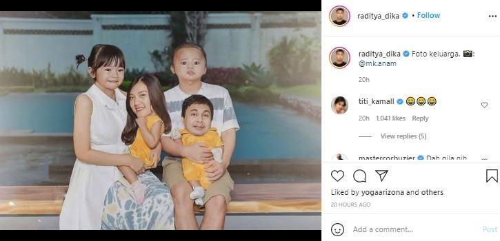 Potret keluarga Raditya Dika. (Instagram/@raditya_dika)
