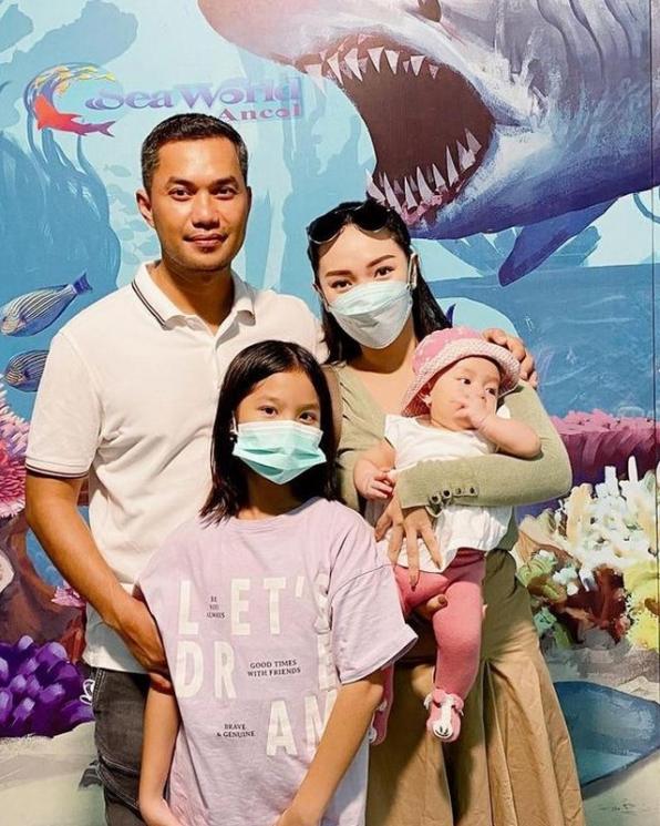 Zaskia Gotik dan Sirajuddin Mahmud Sabang bersama Aqila dan Arsila (Instagram/@zaskia_gotix)