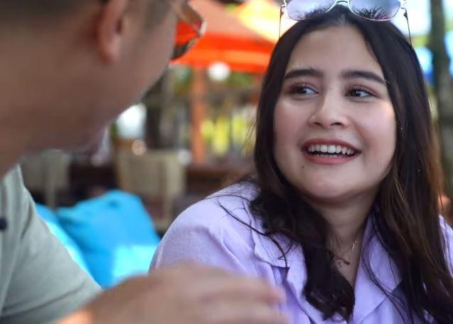 Prilly Latuconsina beli kondom saat SMP. (Youtube/BoyWilliam)