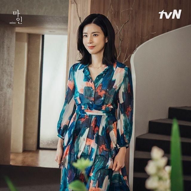 Lee Bo Young di Mine (Instagram/@tvndrama.official)
