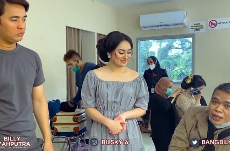 Billy Syahputra dan Memes Prameswari. (Youtube/BillySyahputra)