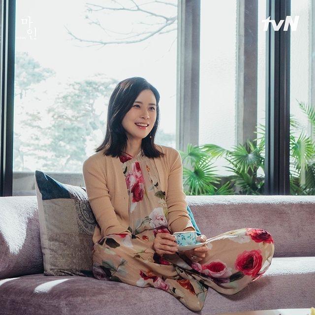 Lee Bo Young di Mine (Instagram/@tvndrama.official)