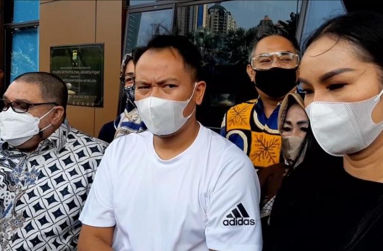 Vicky Prasetyo bersama Kalina Ocktaranny. (MataMata.com/Herwanto)