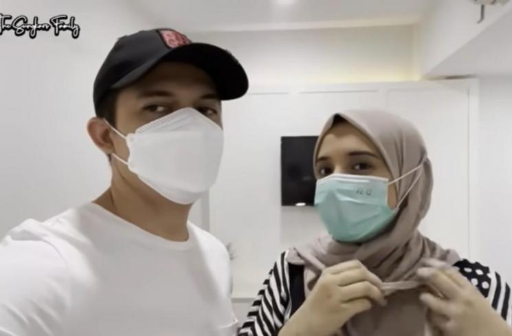 Irwansyah menemani Zaskia Sungkar lahiran. (YouTube/The Sungkars Family)