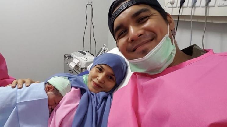 Mario Irwinsyah temani istri melahirkan. (Instagram)