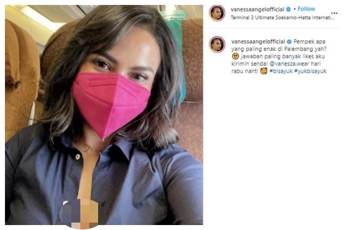 Vanessa Angel selfie di Pesawat. (Instagram/@vanessangelofficial)