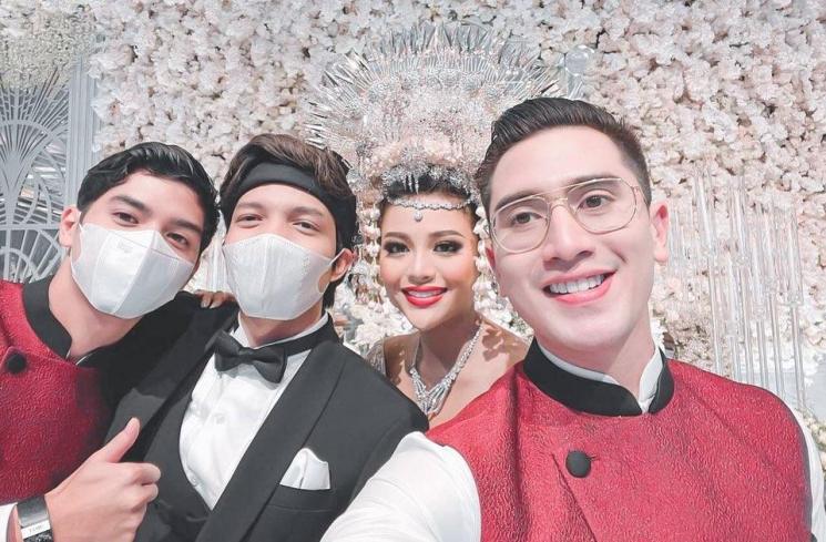 Verrell Bramasta dan Al Ghazali di pernikahan Atta dan Aurel  (Instagram/@bramastavrl)