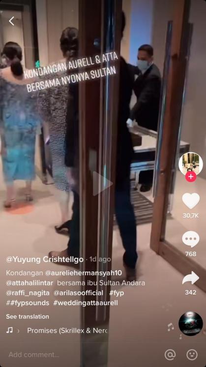 Ayu Ting Ting Ketemu Nagita Slavina di Nikahan Atta Halilintar. (TikTok/Yuyung Crishtellgo)