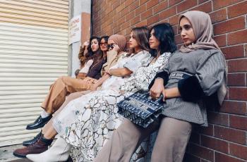 Hidup di Luar Negeri, 5 Potret Kompak Artis dan Geng