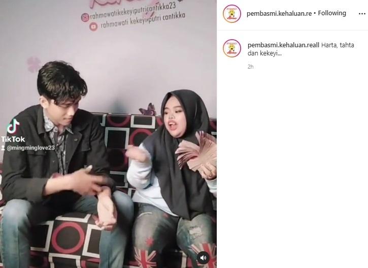 Kekeyi bawa duit gepokan. (Instagram)