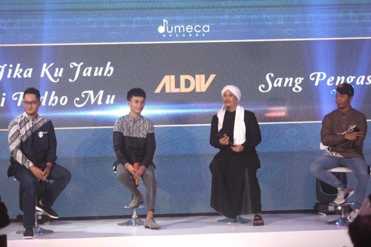 Aldiv merilis dua single religi berjudul Sang Pengasih dan Jika Ku Jauh dari Ridho-Mu. (MataMata.com/Yuliani)