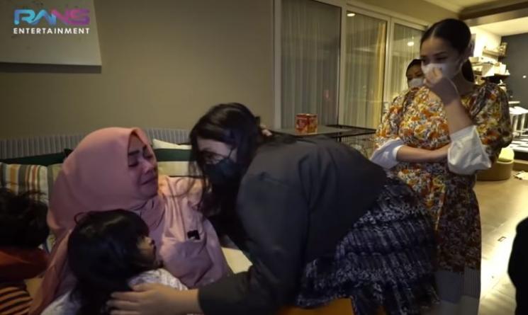 Surprise ultah Rieta Amilia. (Youtube/RANSEntertainment)