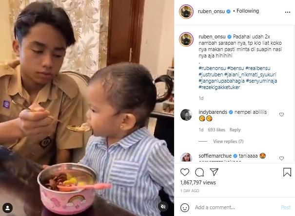 Betrand Peto saat suapi Thania (Instagram.com)