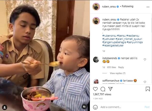 Betrand Peto saat suapi Thania (Instagram.com)