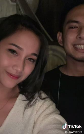 Niko Al Hakim dan Isra Syafira (TikTok.com)