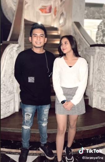 Niko Al Hakim dan Isra Syafira (TikTok.com)