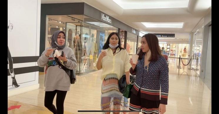 Mama Rieta, Caca Tengker dan Nagita Slavina. (Instagram/@rieta_amilia)